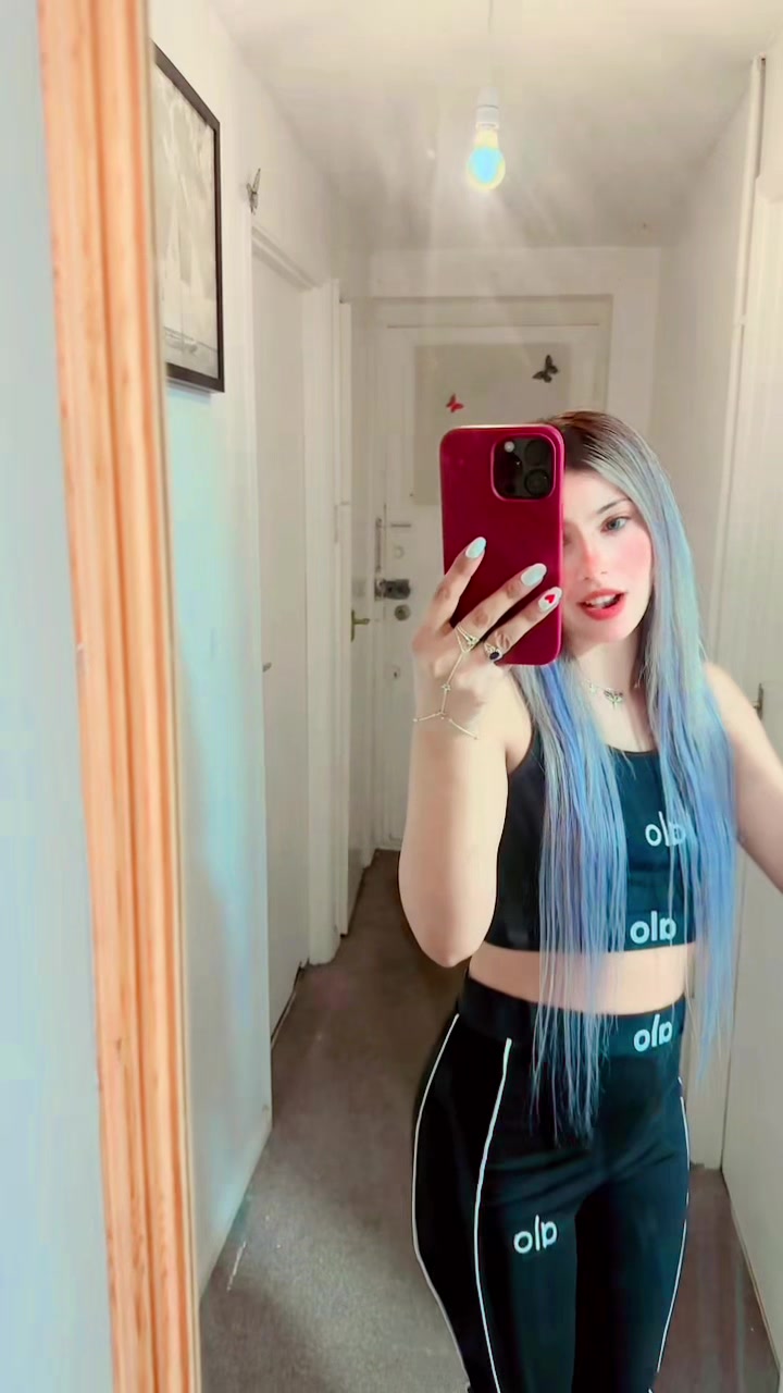 @Aylin🦋🇬🇧
