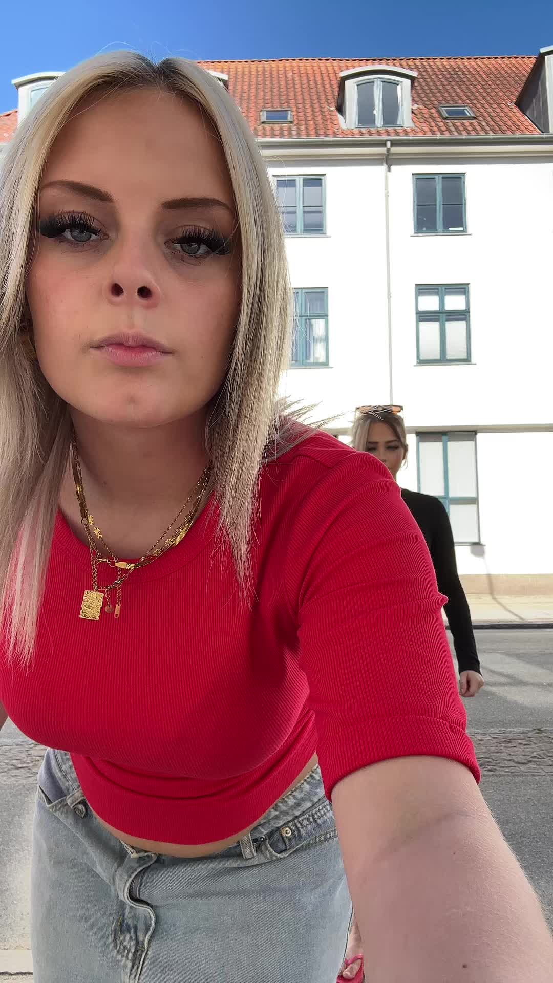 @🦄