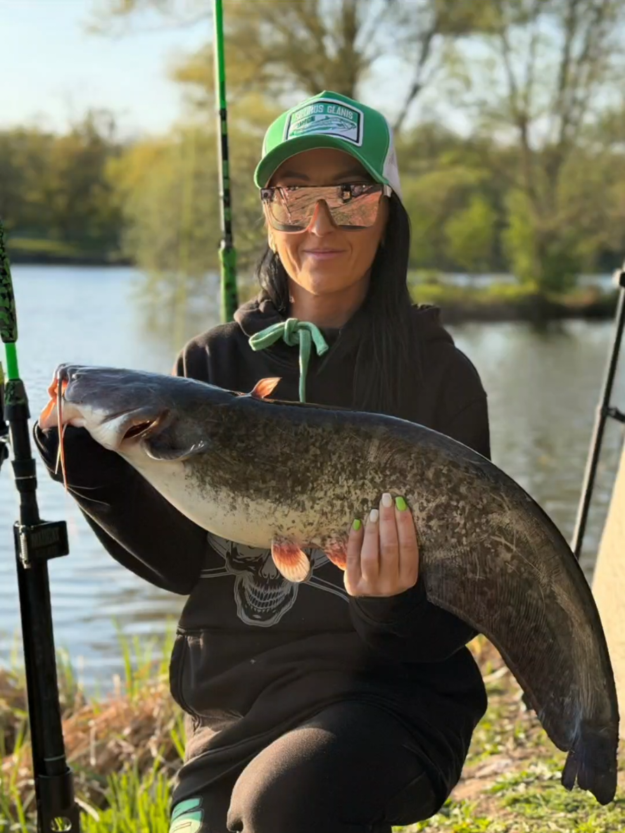 @Erika_fishing💚🖤