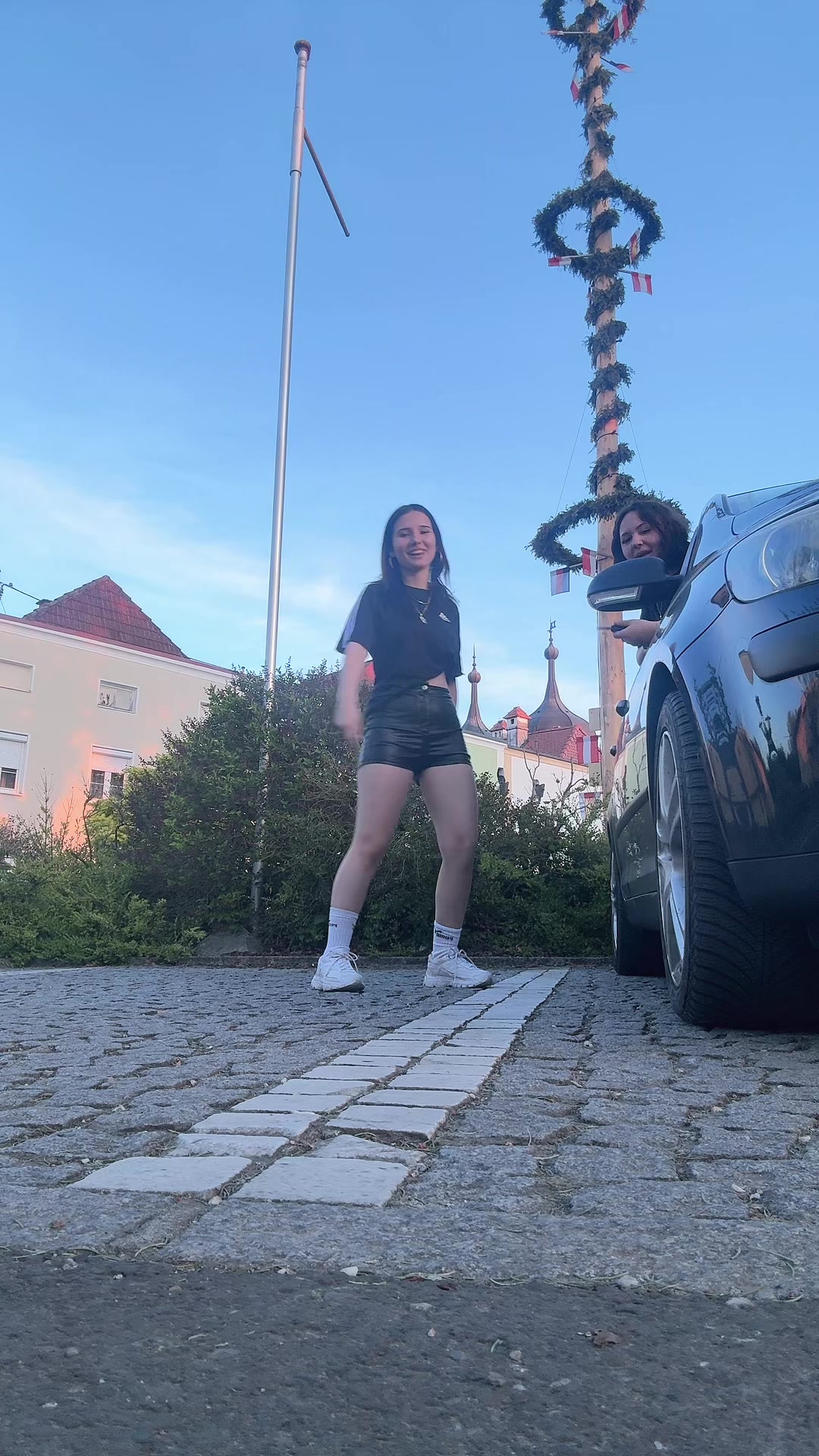 @Emicshuj
