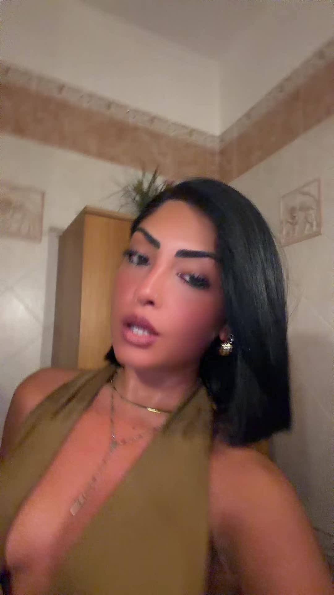 @Ilaria_