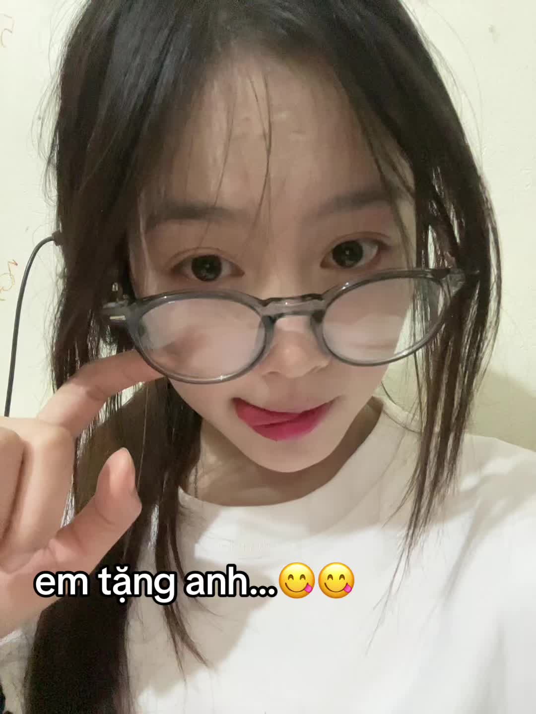 @hắt x&igrave; giả tạo !