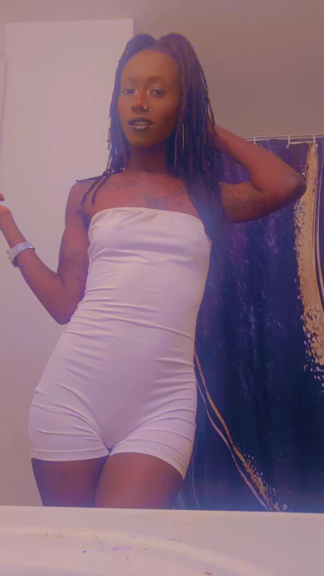 @laady.lay_