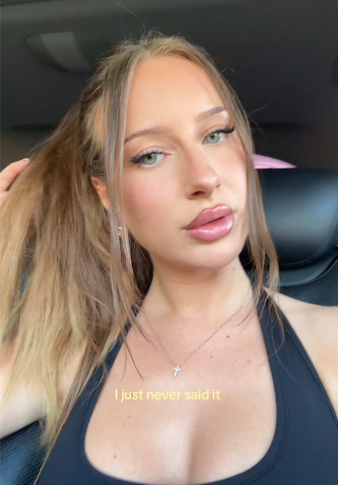 @Larissaxra
