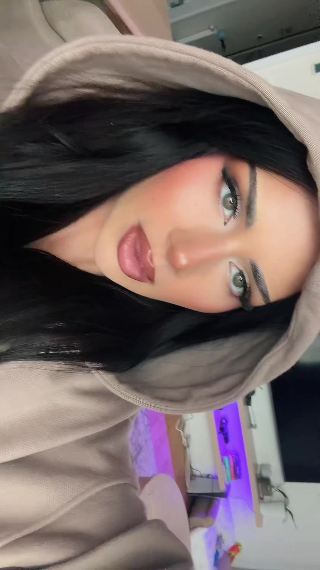 @Dominique Alagia