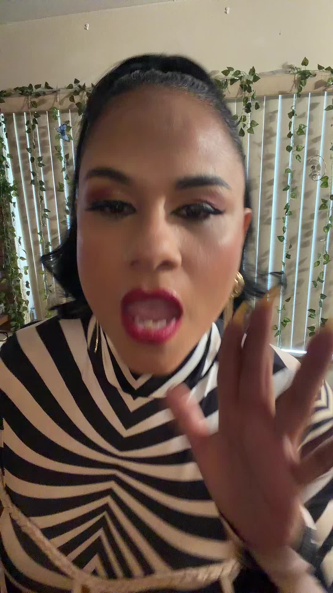 @Yoly La Emperatriz👑🦋