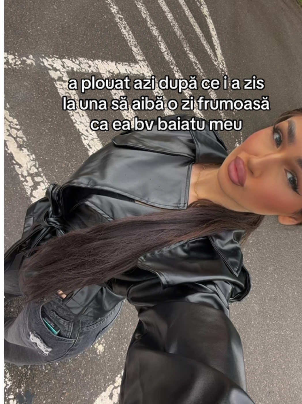 @𝒱