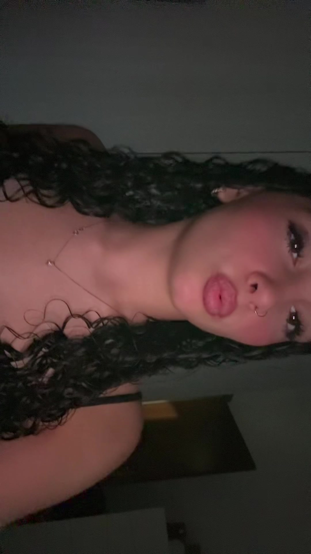 @𝒱