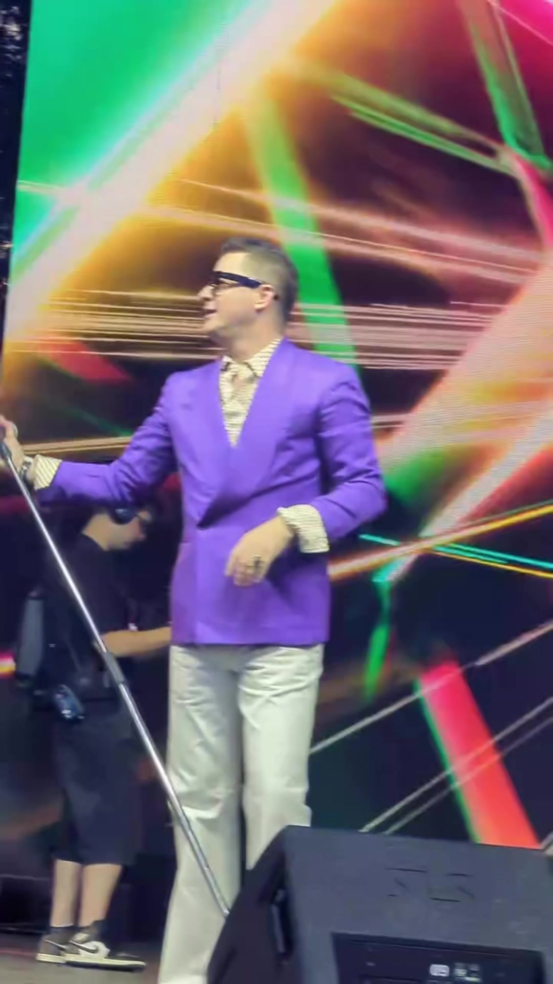 @Akcent