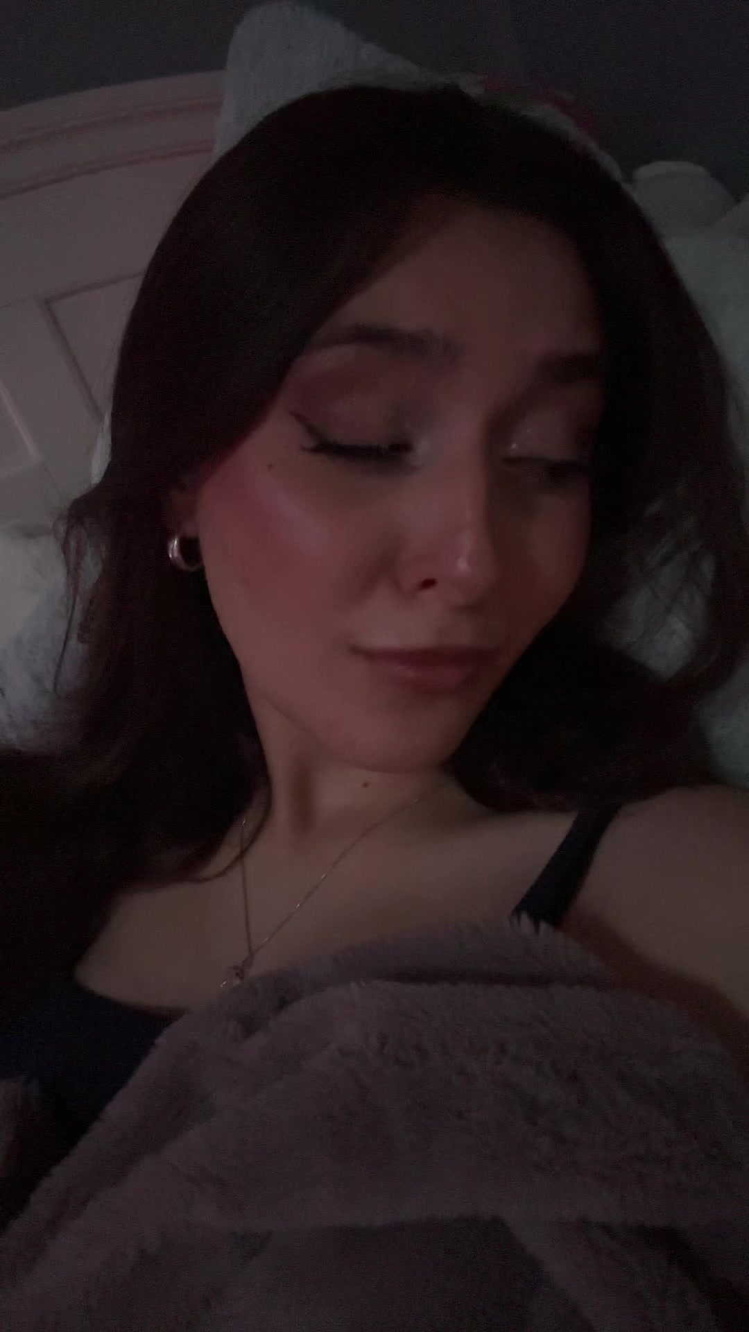 @:3