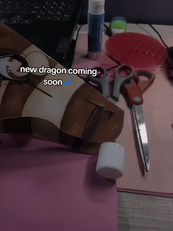 @>:3