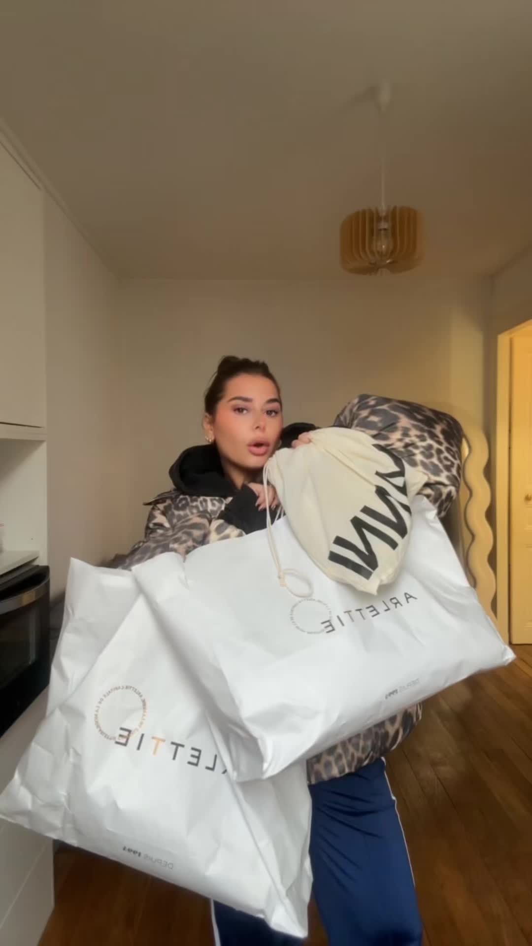@Lauraroumi_