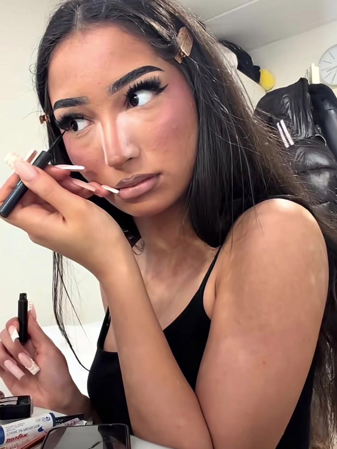 @⃟