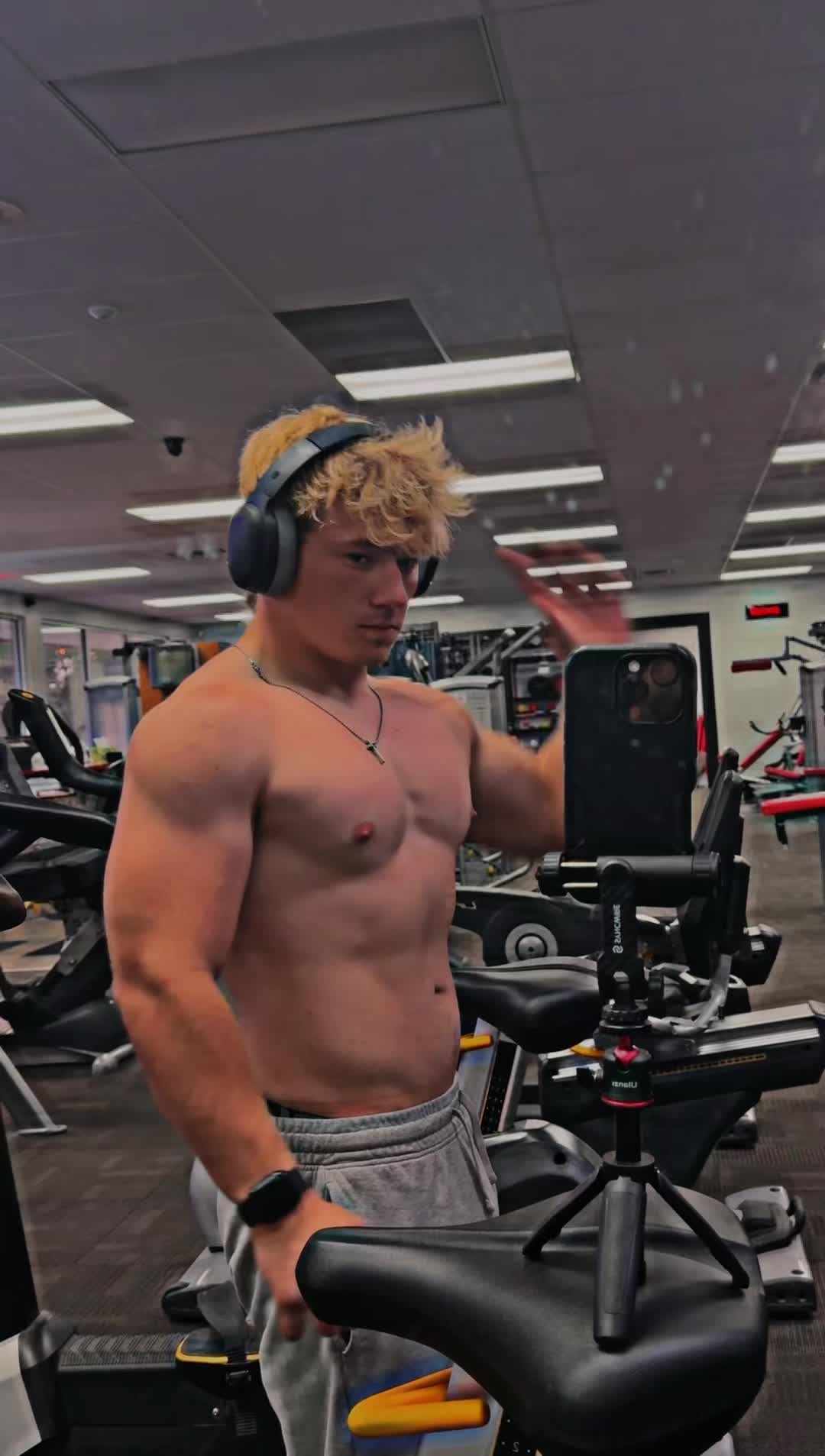 @Smallguygavin 🧬