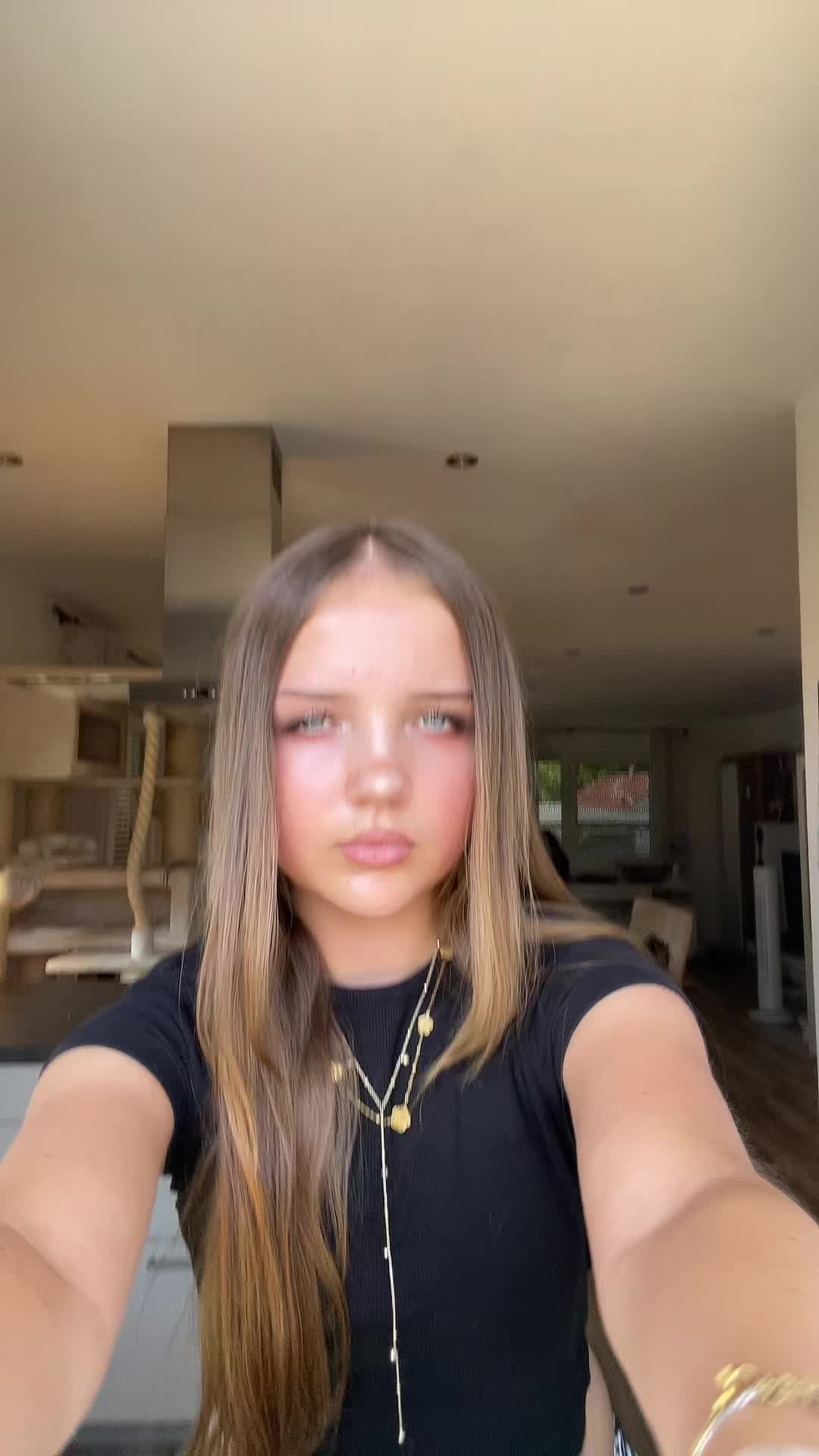 @𝐋𝐈𝐍𝐀 ▕⃝⃤ ⚡︎