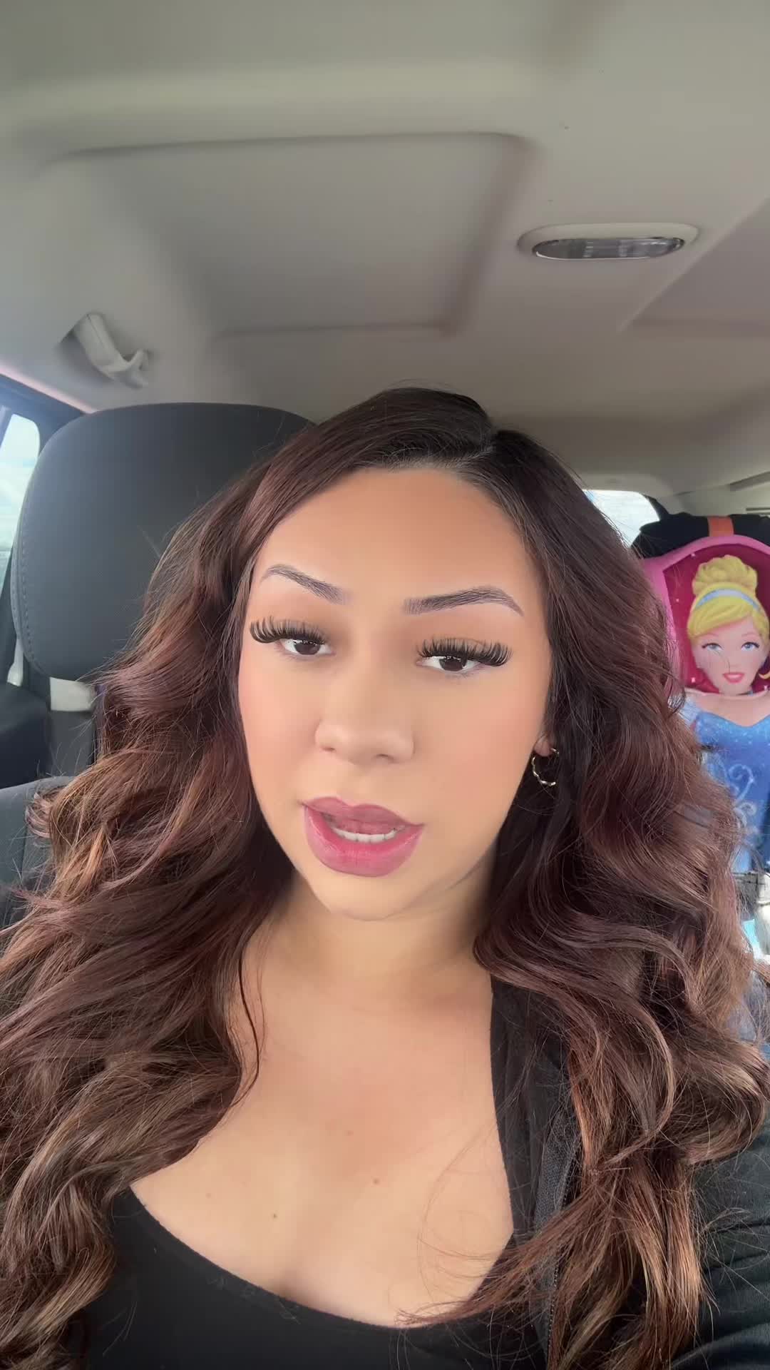 @yeseniaaaa.v