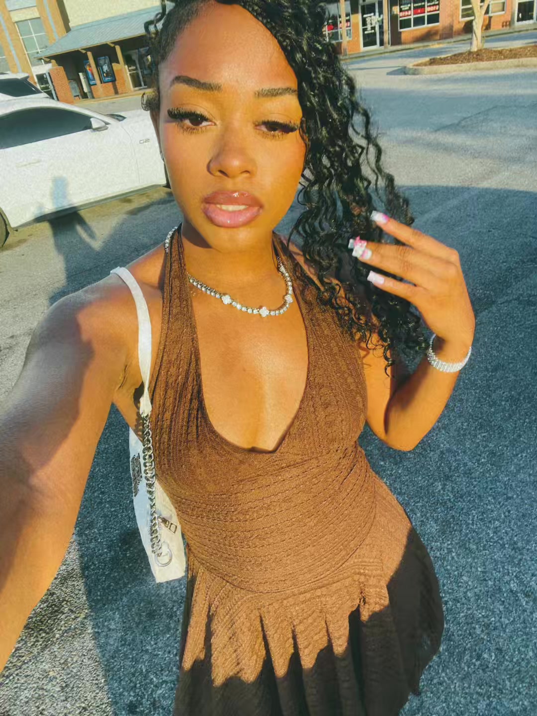 @Thelovelyadaiza_