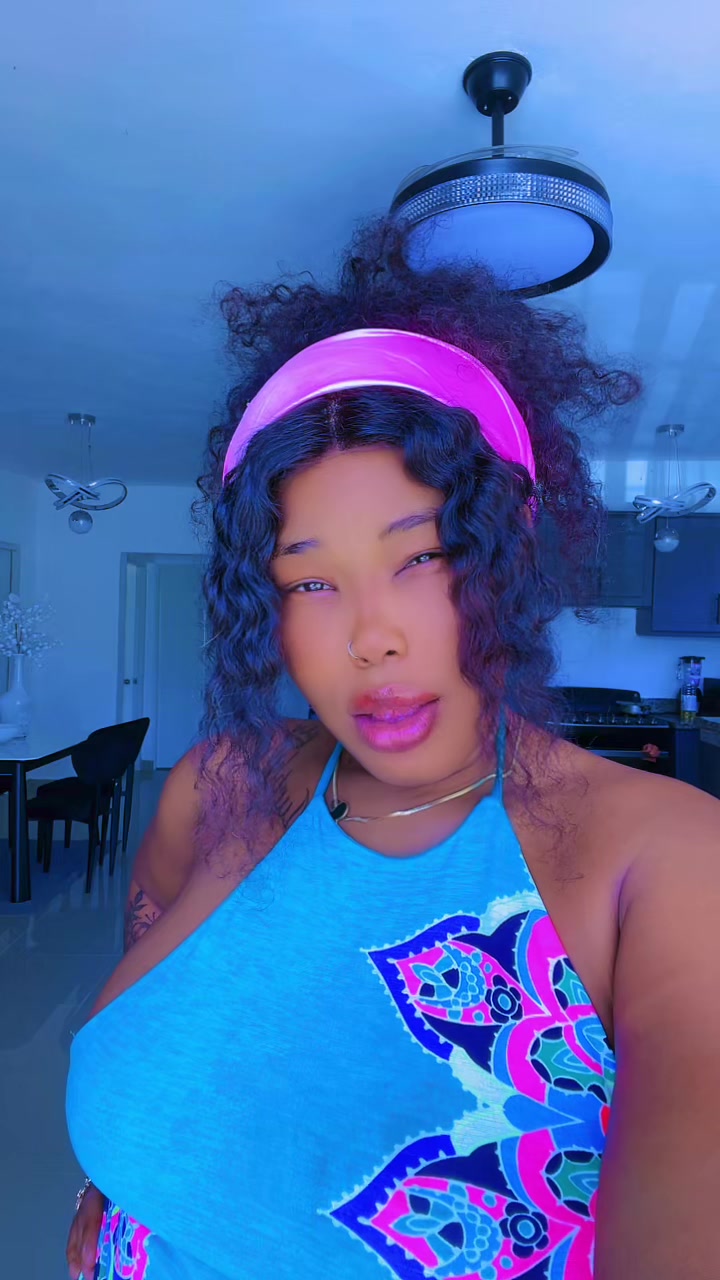 @Neyoudope Gyal