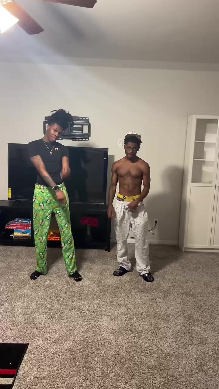 @Kay🖤💰