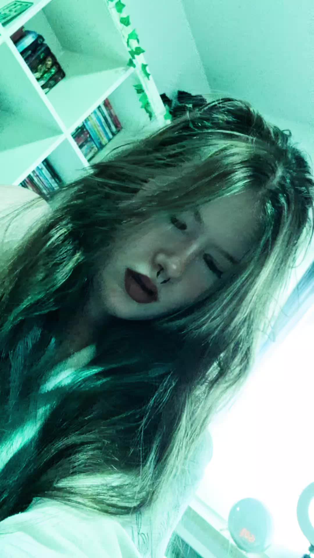 @Lara๐ญ๐บ๐