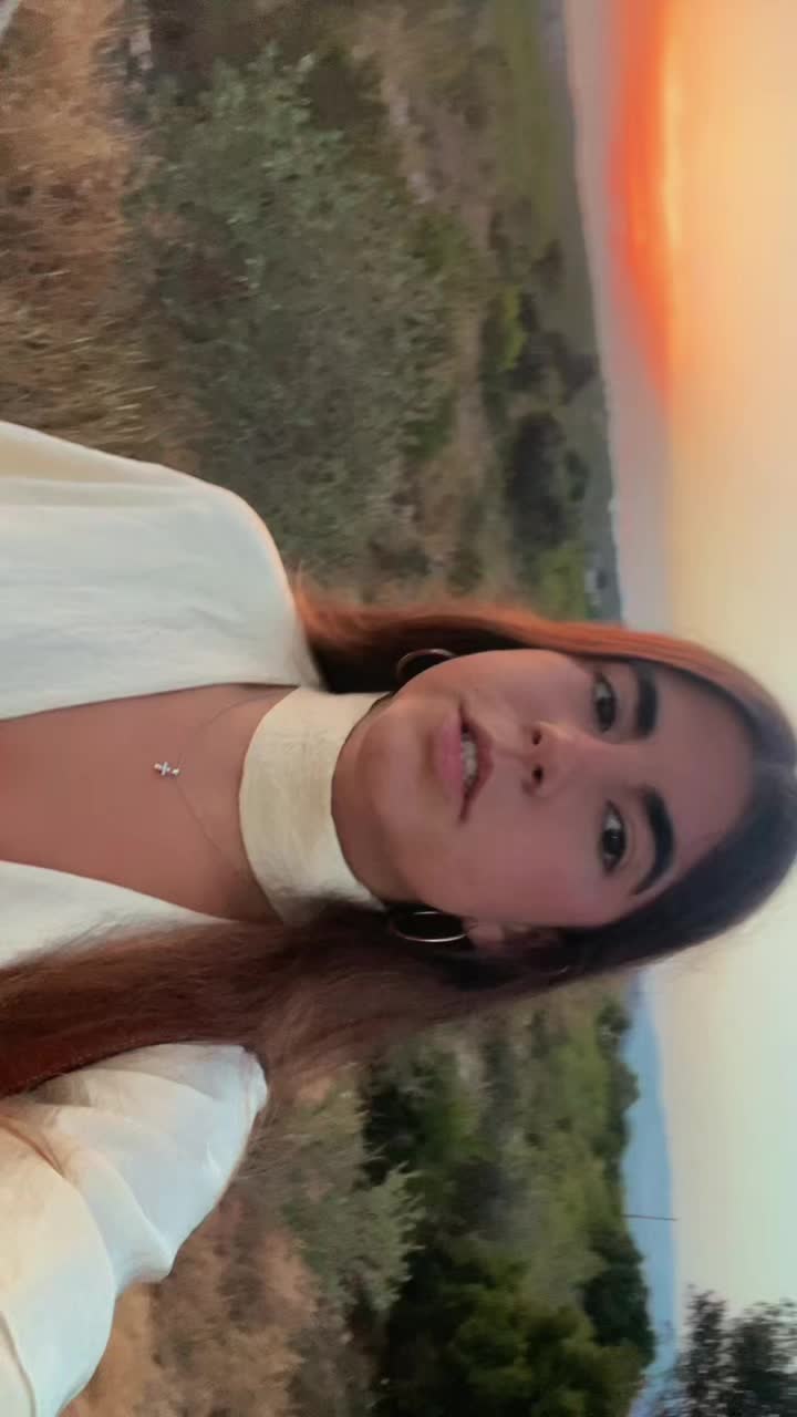 @l o l a 🌊