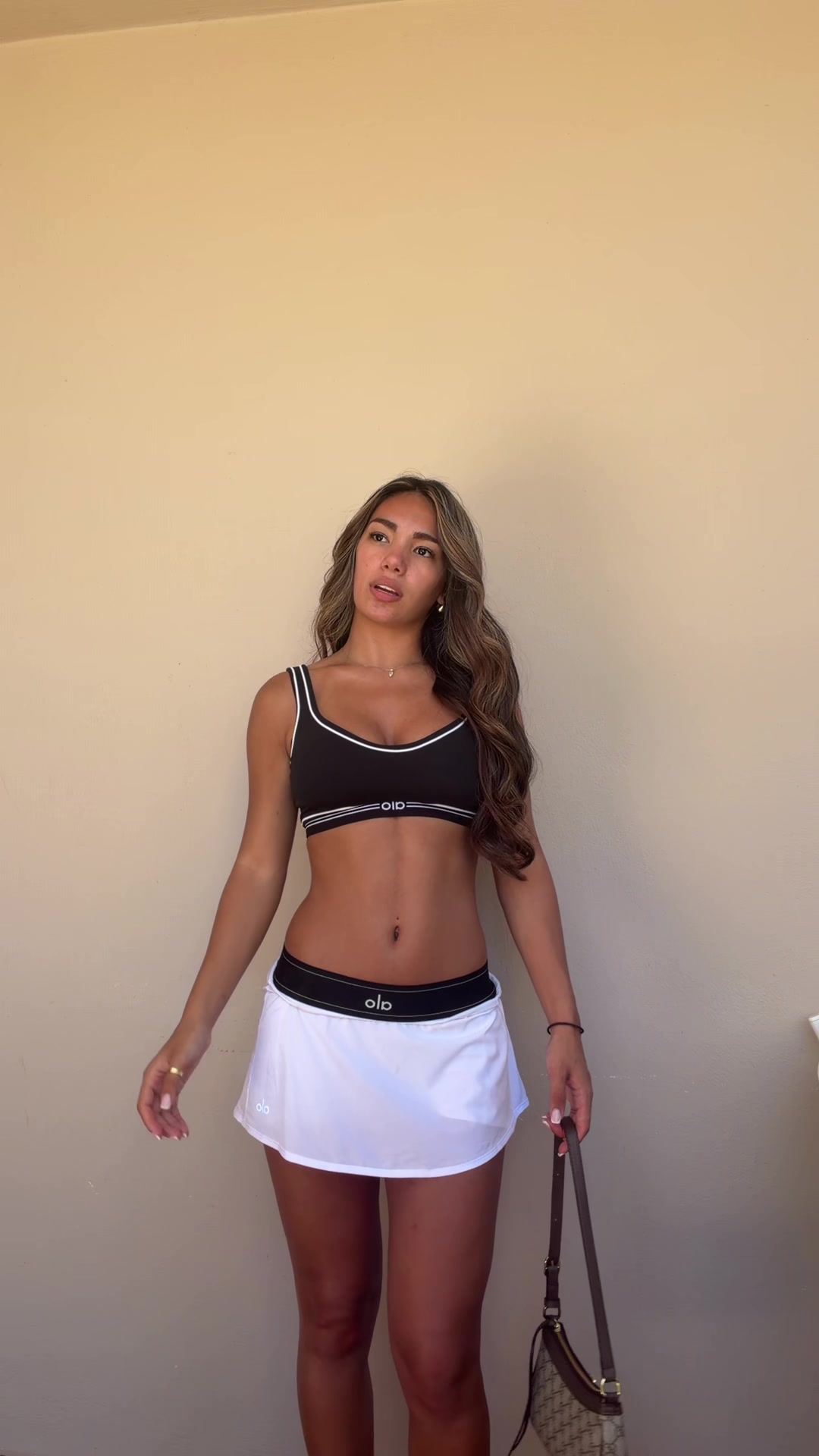 @ellishakarim_