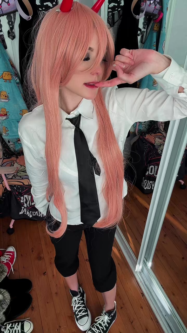 @Minacakes_12