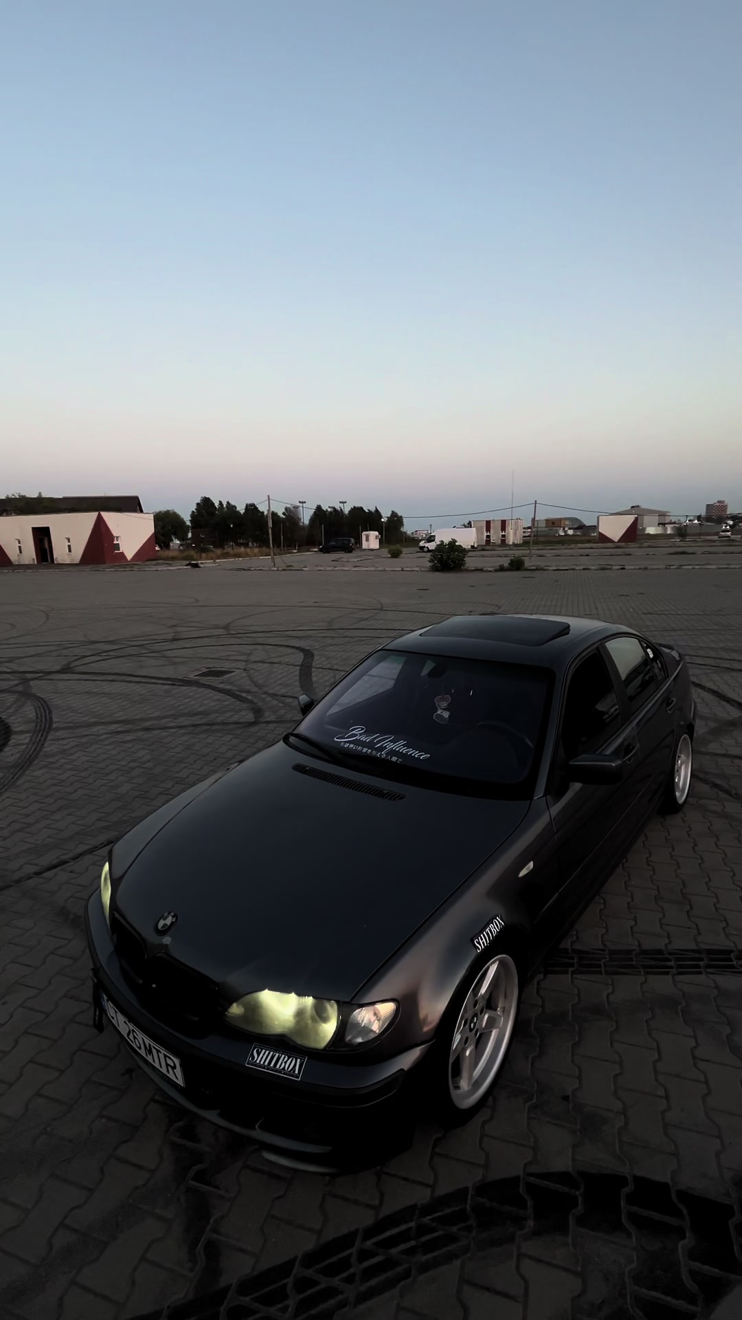 @the.shitboxbmw