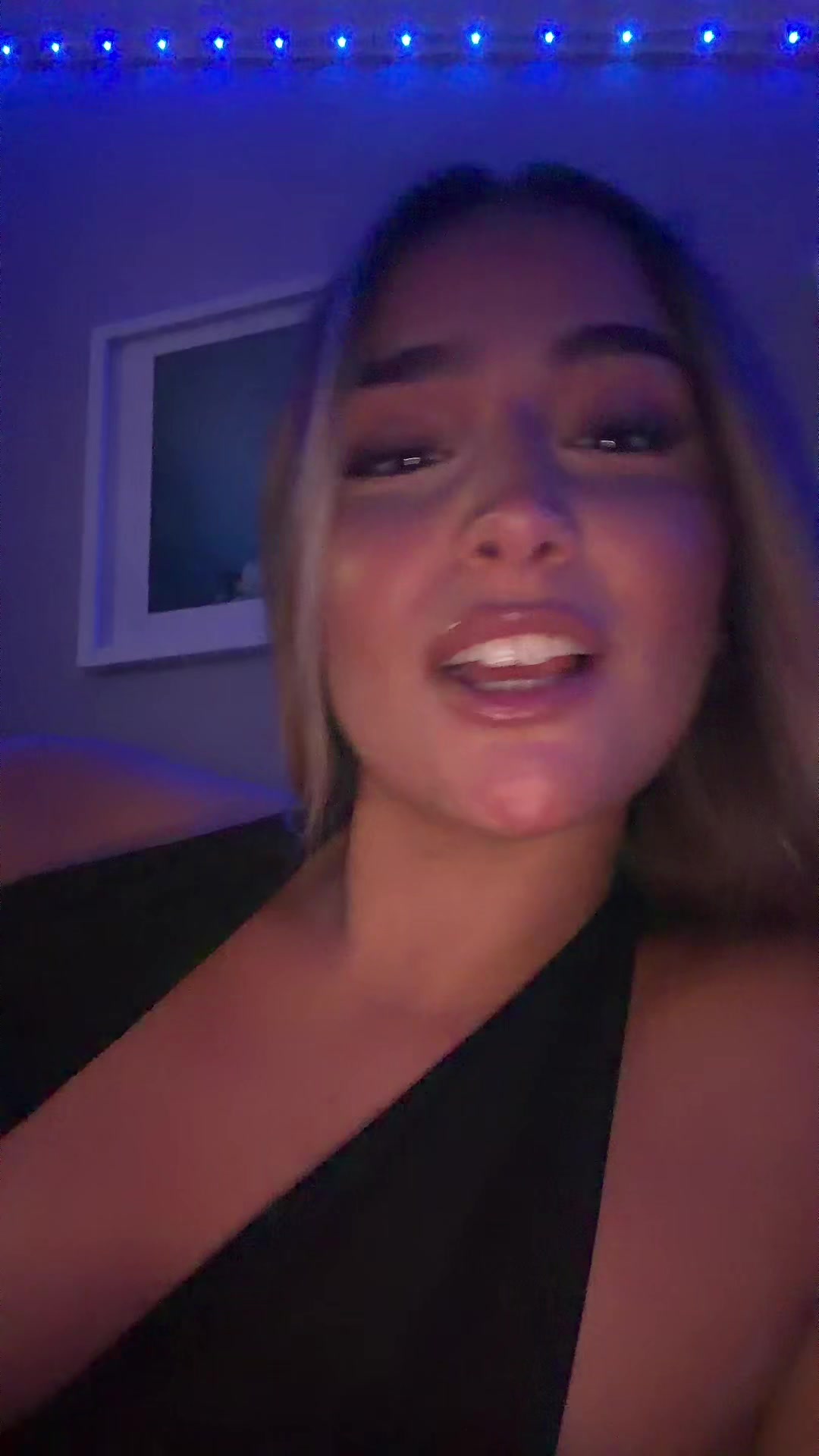 @J4D€