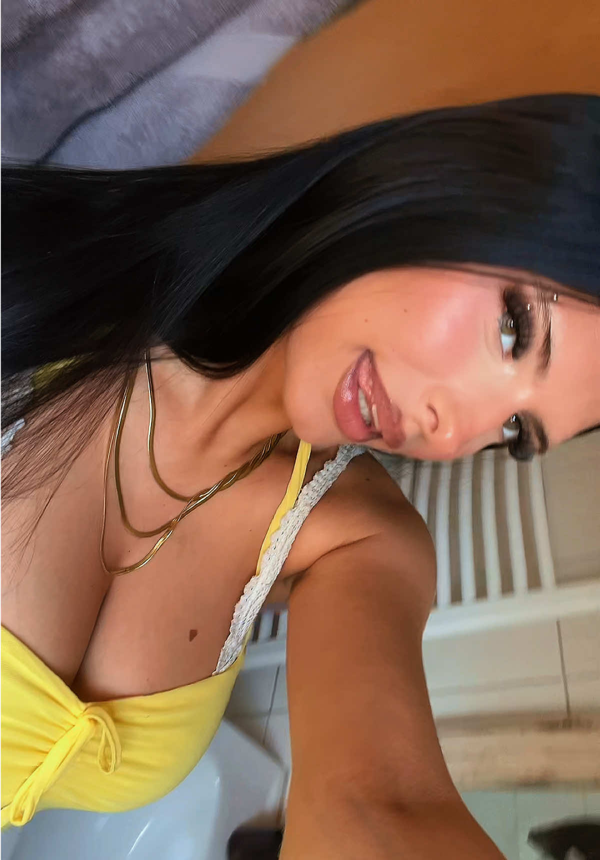 @￴