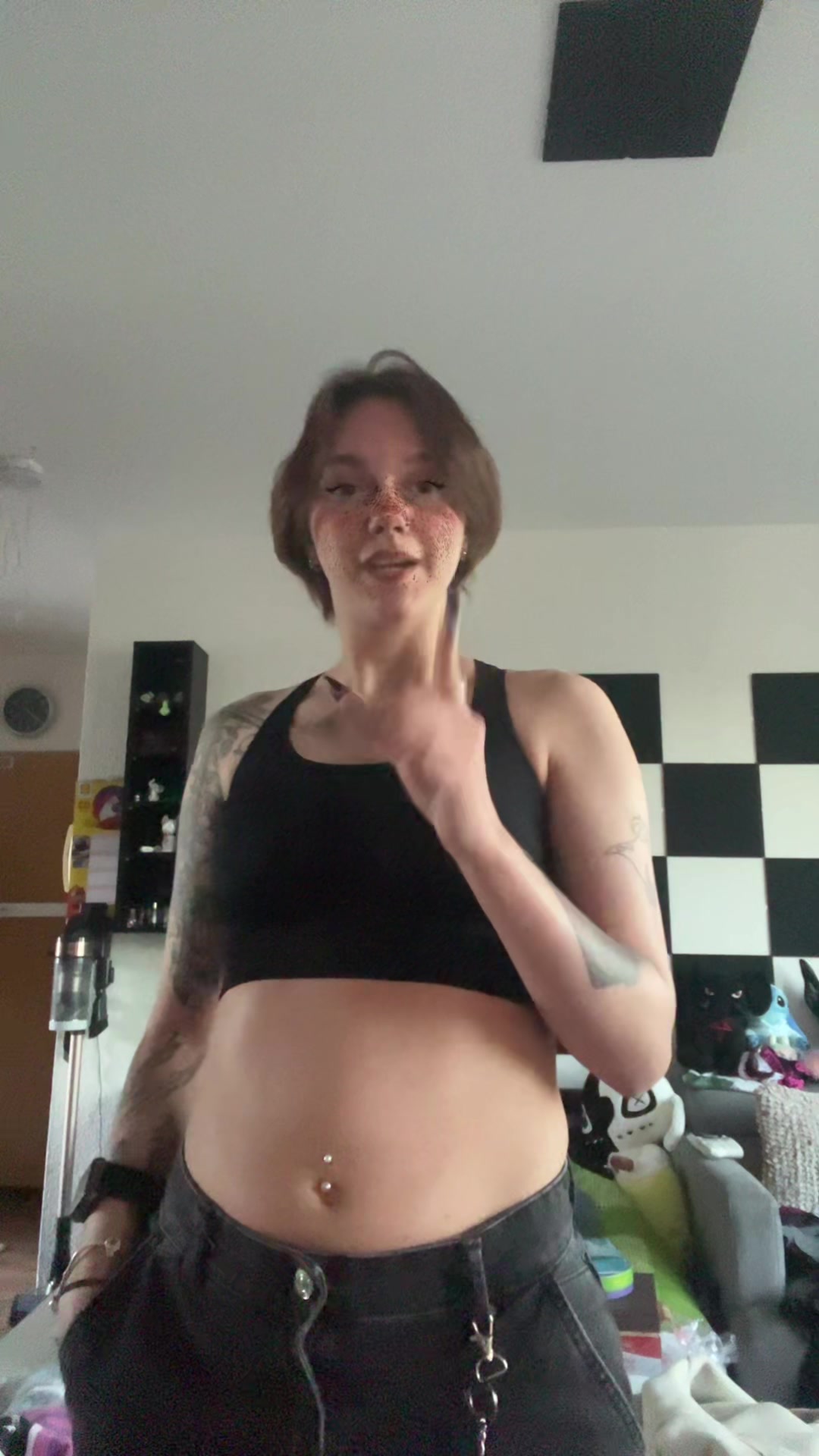 @Anschii_Queen
