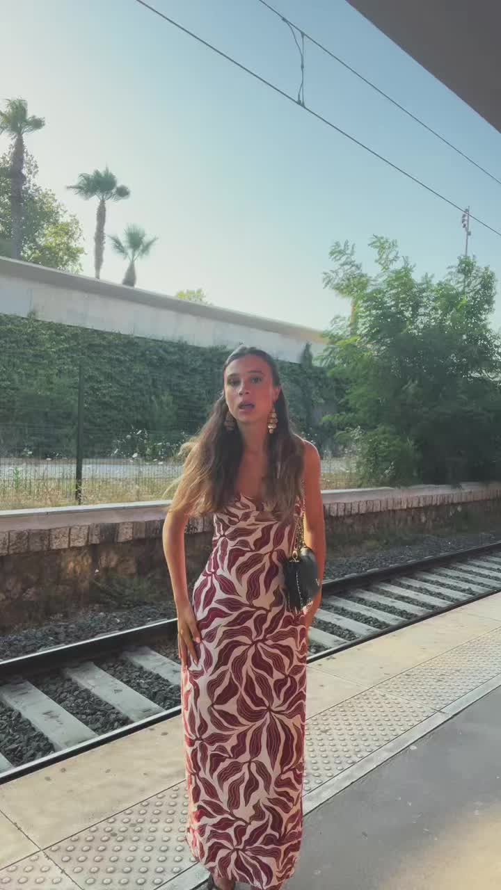 @carolinee