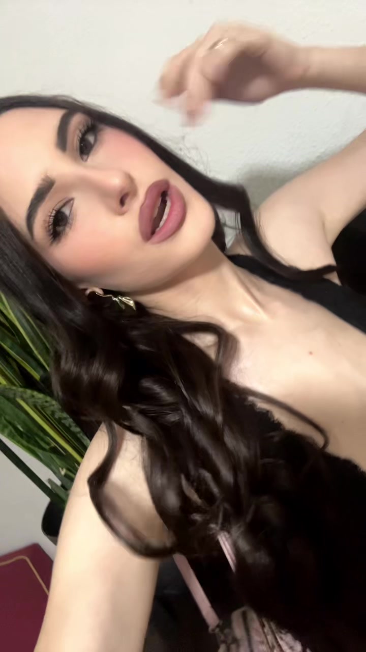 @່Cecilia g