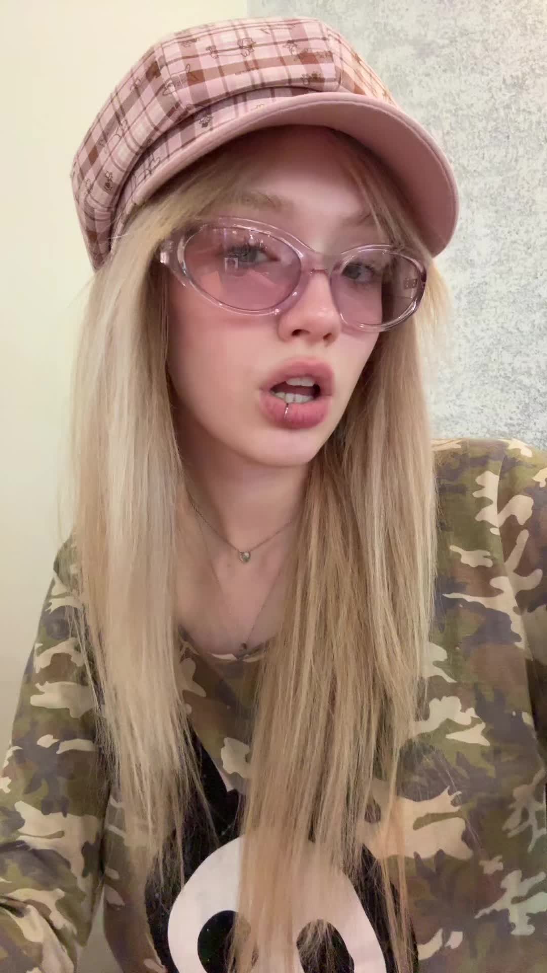 @MarisaLeona_
