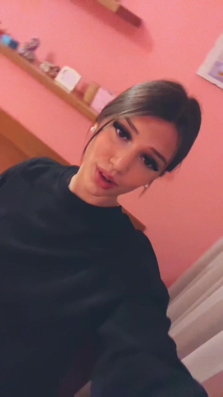 @𝑬𝒎𝒊𝒍𝒊𝒆𝒕𝒕𝒂💋