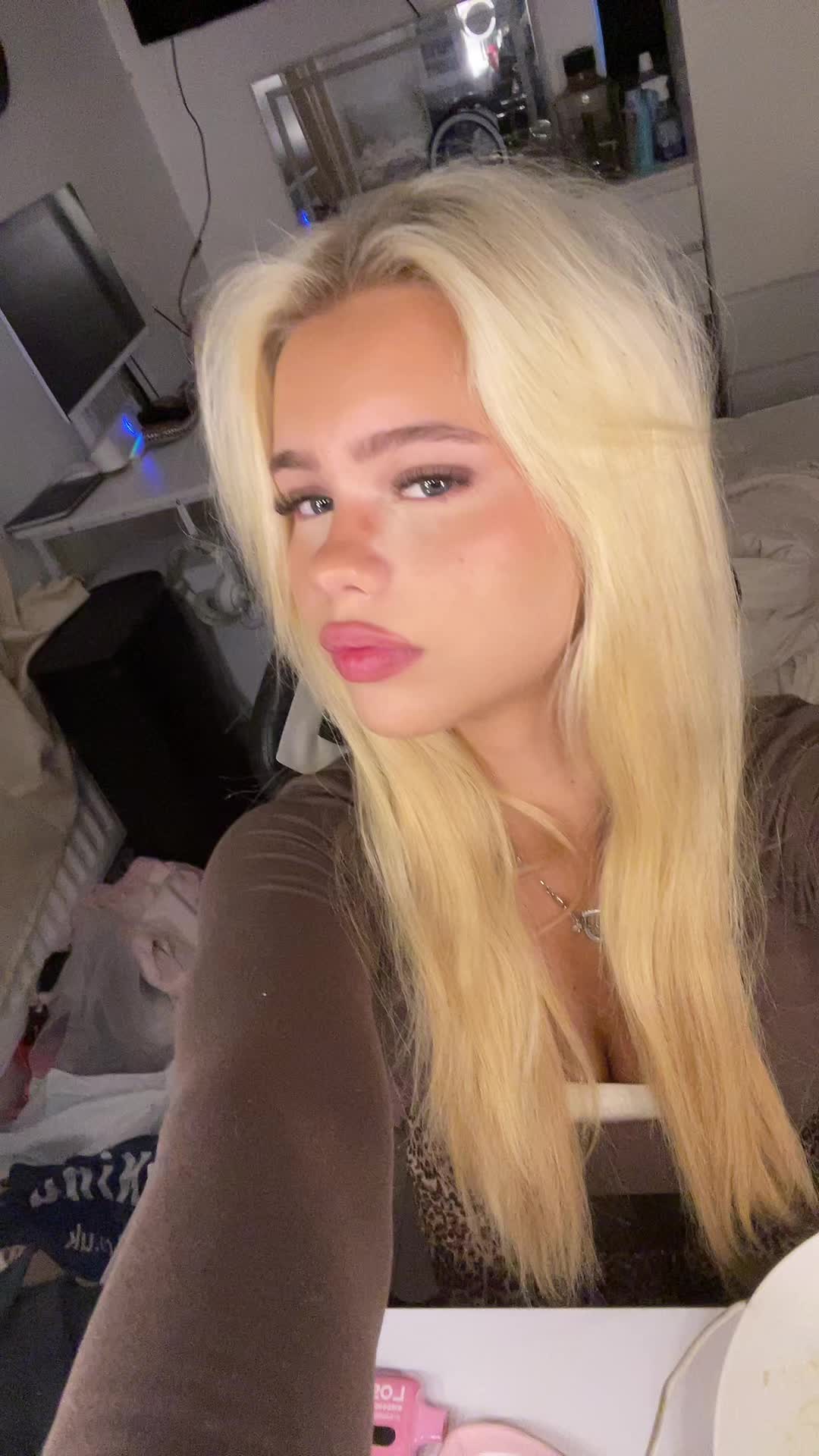 @💎𝐌𝐈𝐊𝐀 𝐁𝐑𝐎𝐎𝐊𝐒💎