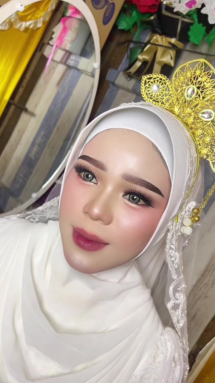 @Anya makeup