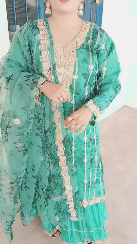 @Ayesha Khan