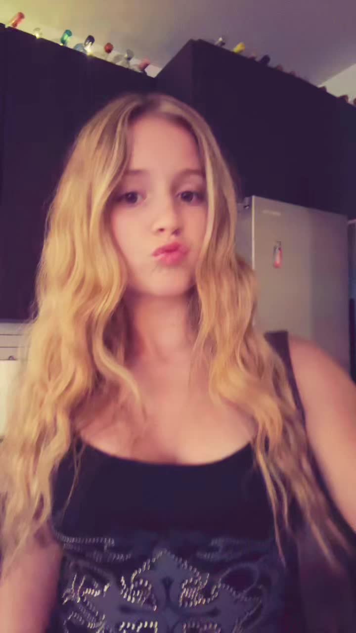 @foxanne