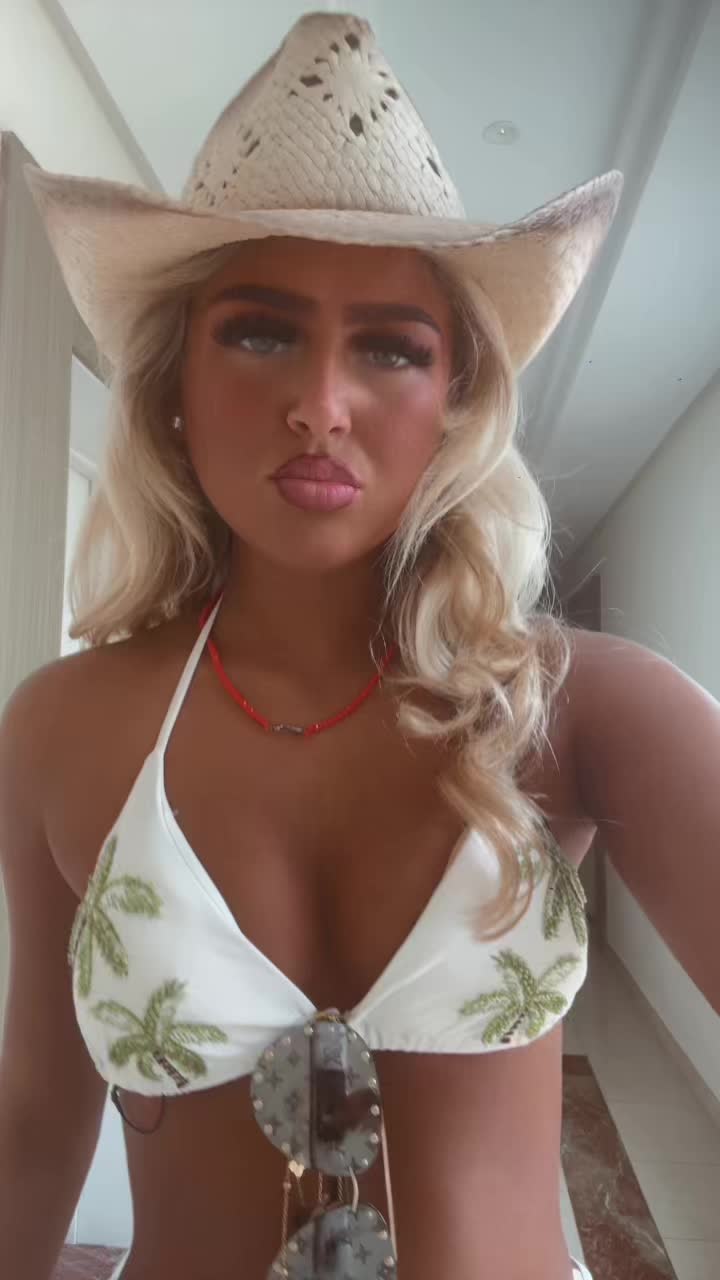 @𝐅