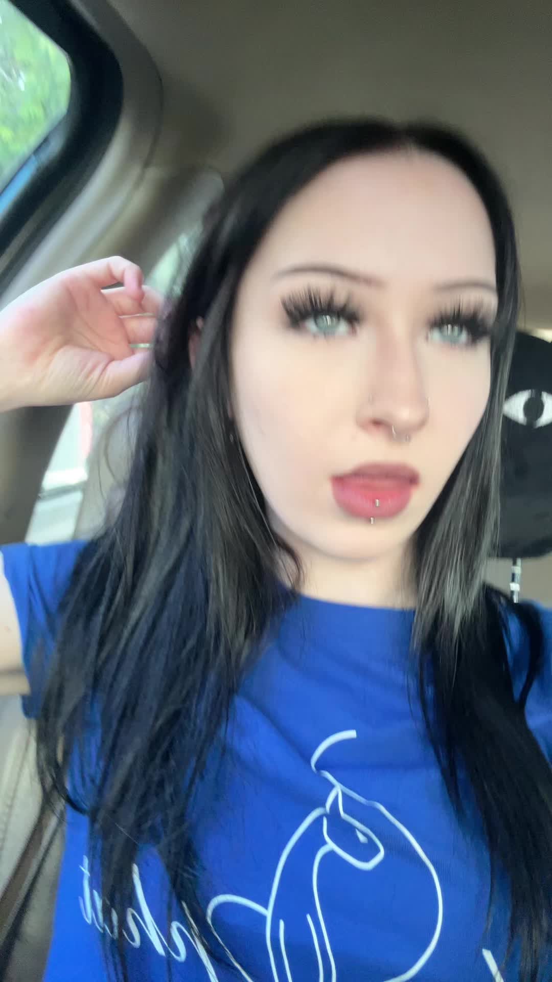 @skullyjade