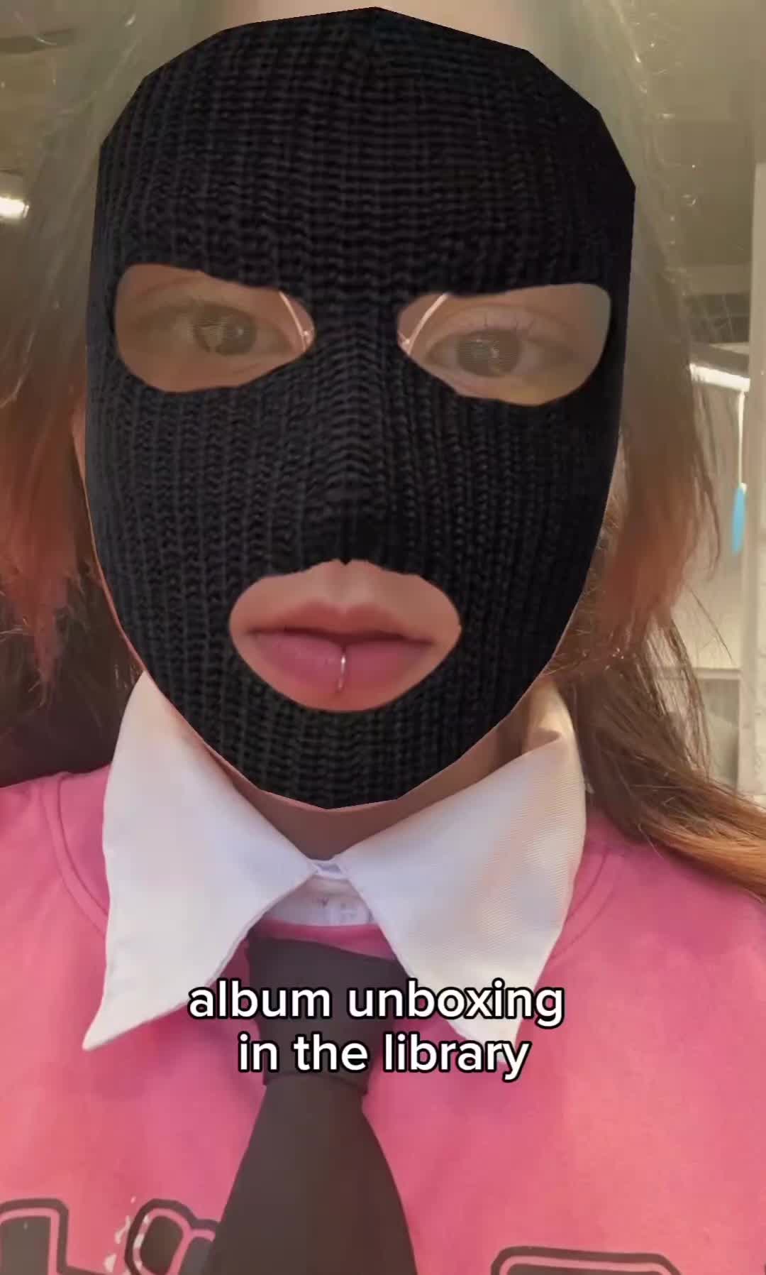 @Leeknow his oily ass cheeks