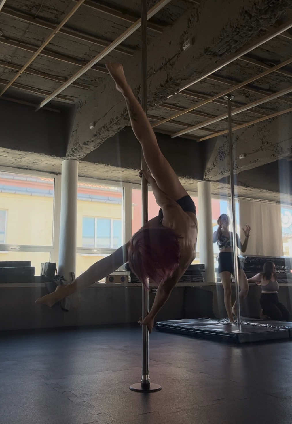 @Sonya~POLE DANCE & CALI & GYM
