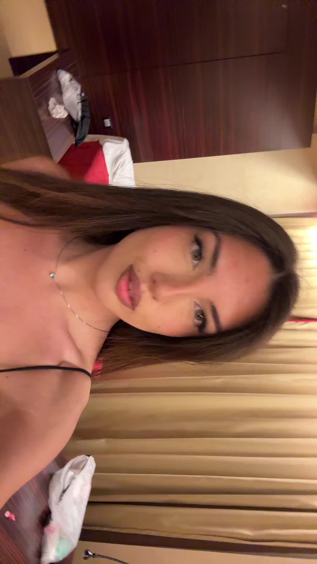 @Nicoledecarne