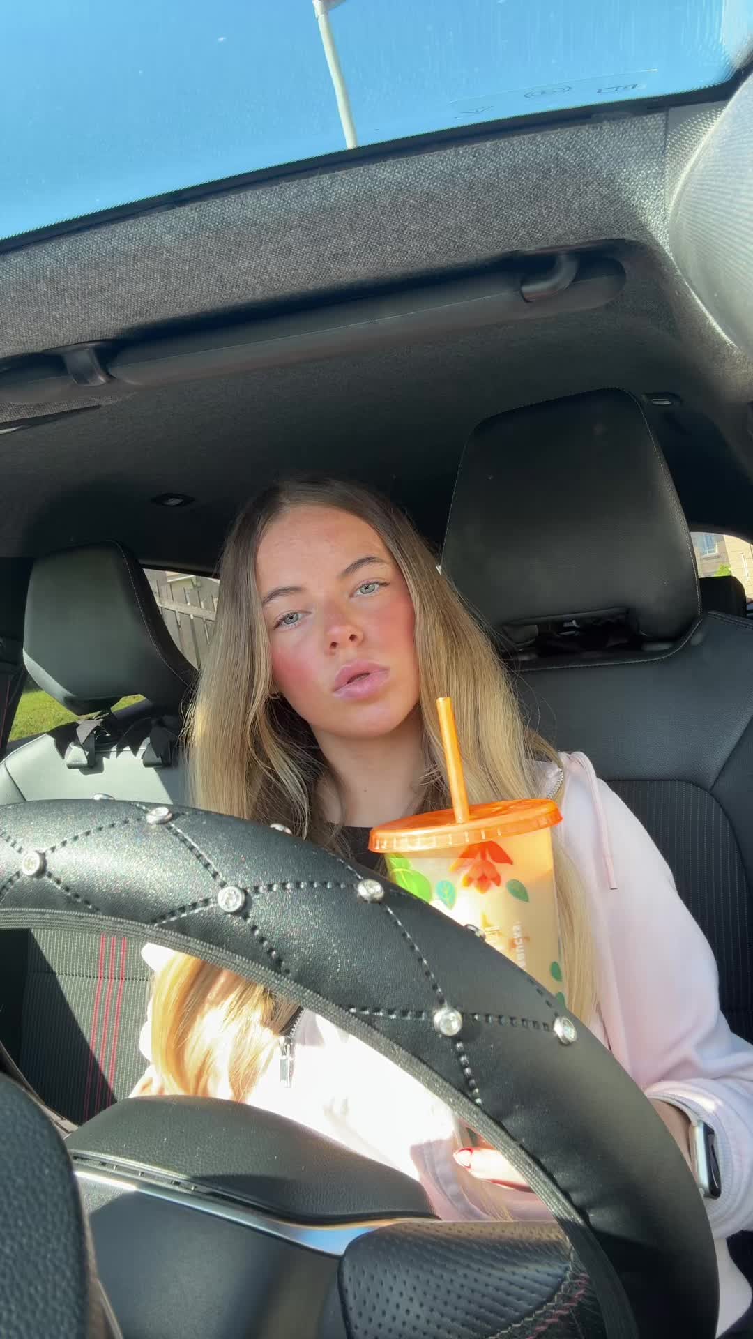 @𝐤𝐢𝐫𝐬𝐭𝐞𝐧🧸🍒🤍