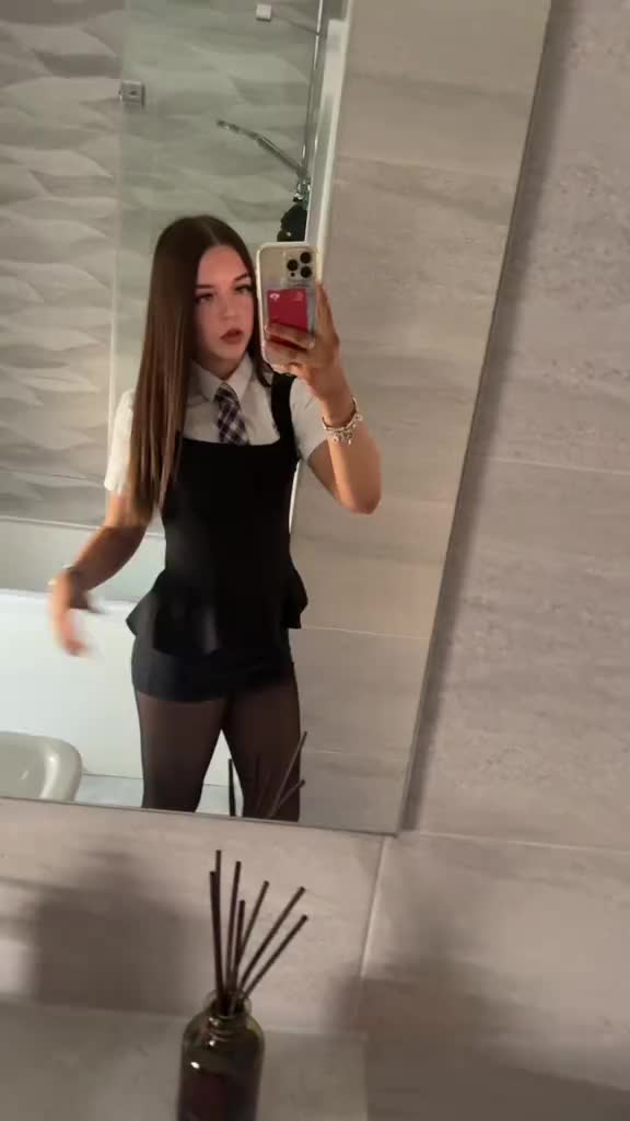 @Connie 🦶