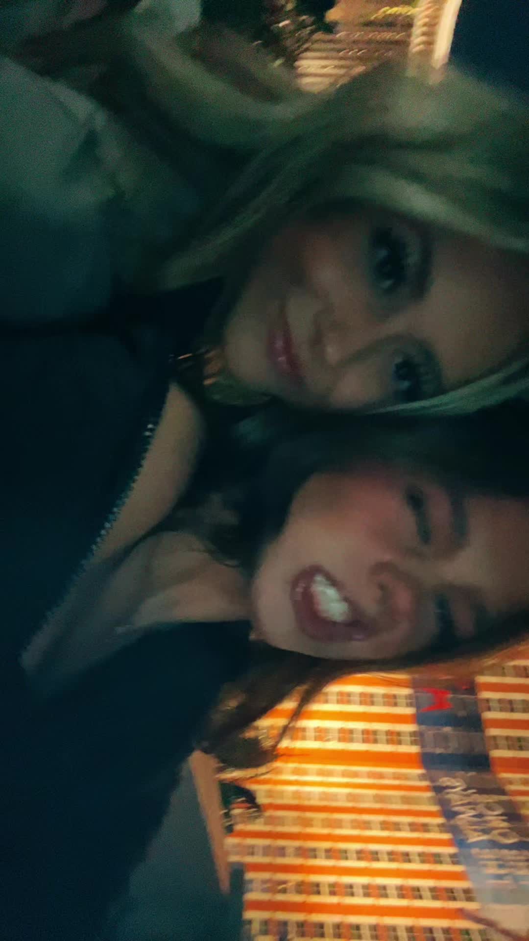 @xoxoella!