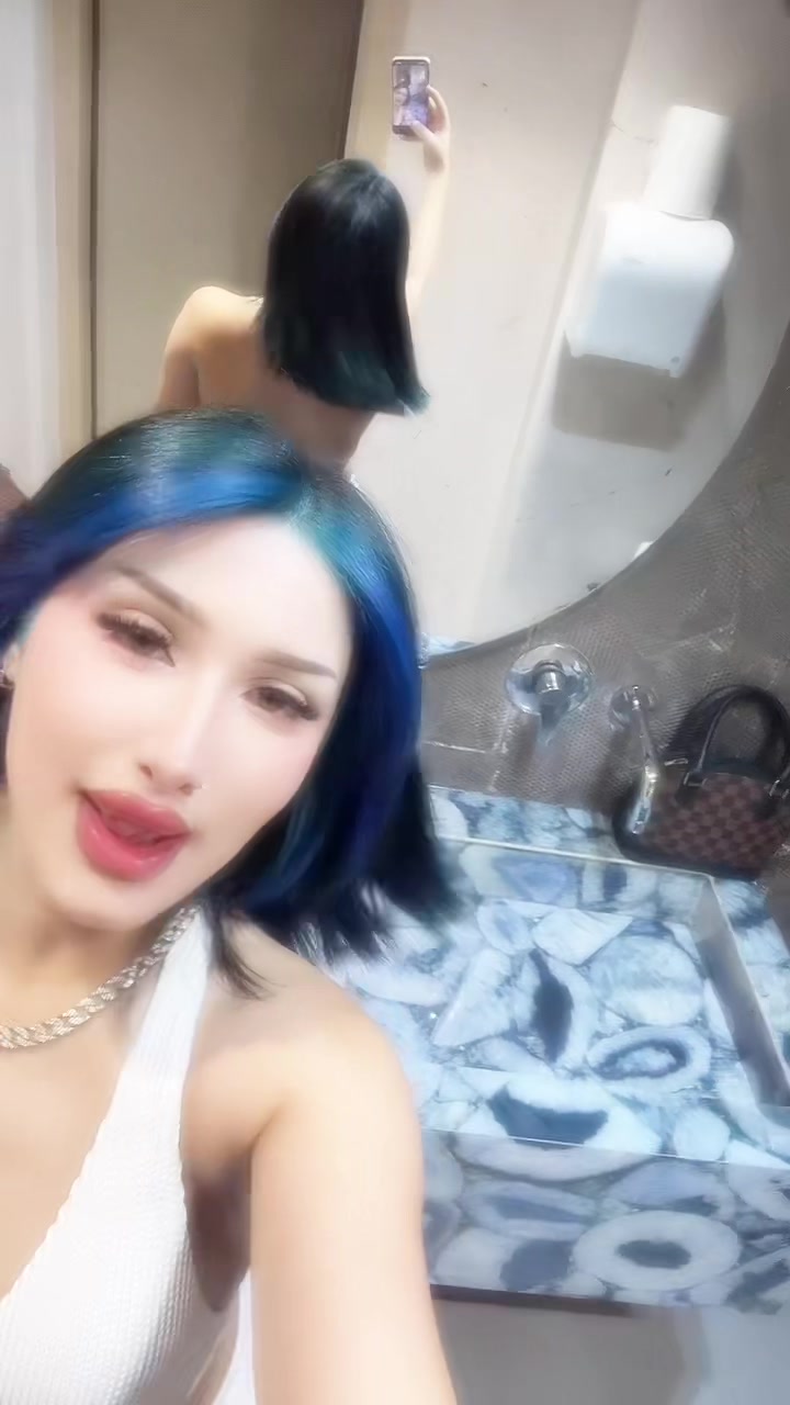 @Latina