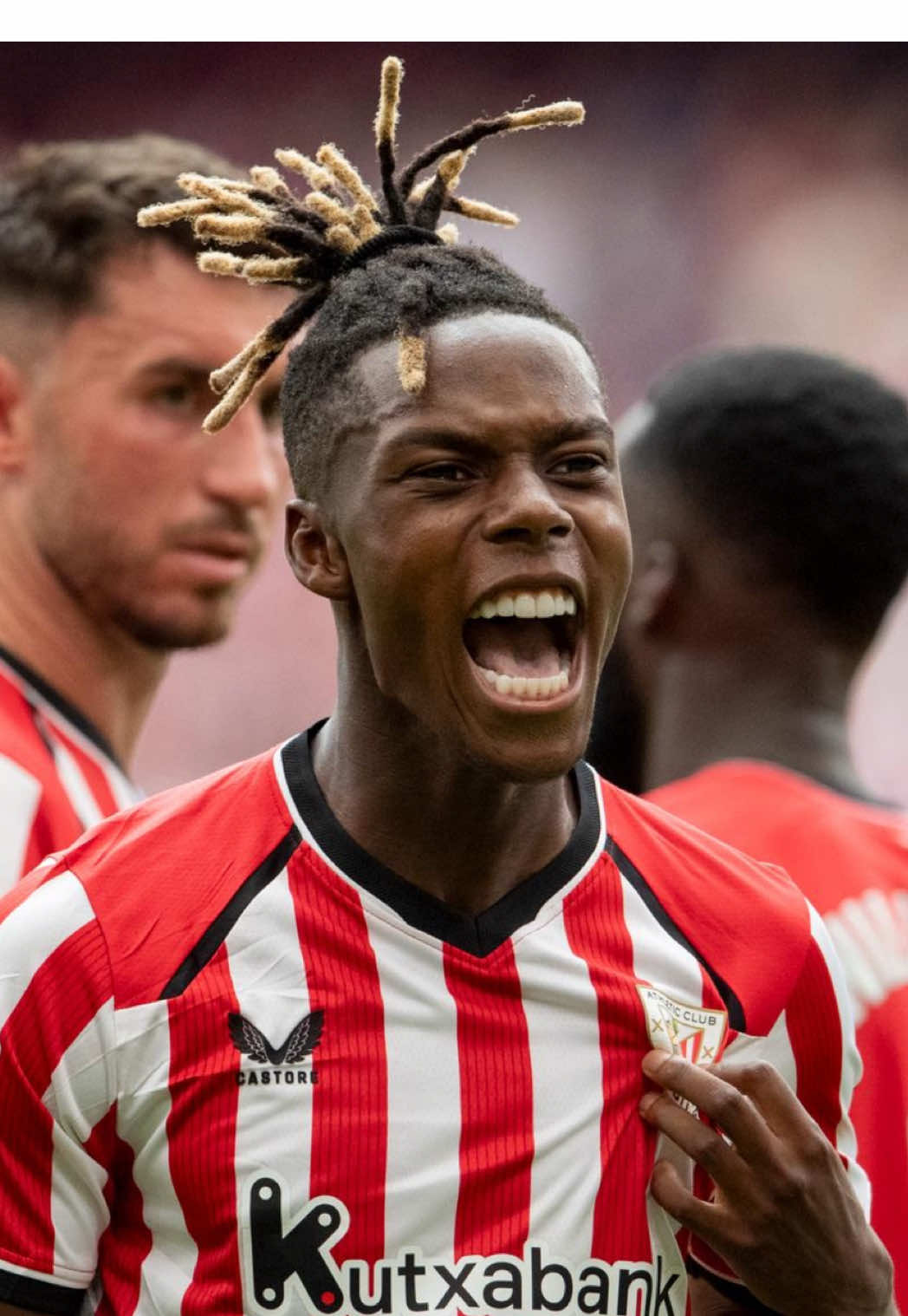 @footywithahoodie