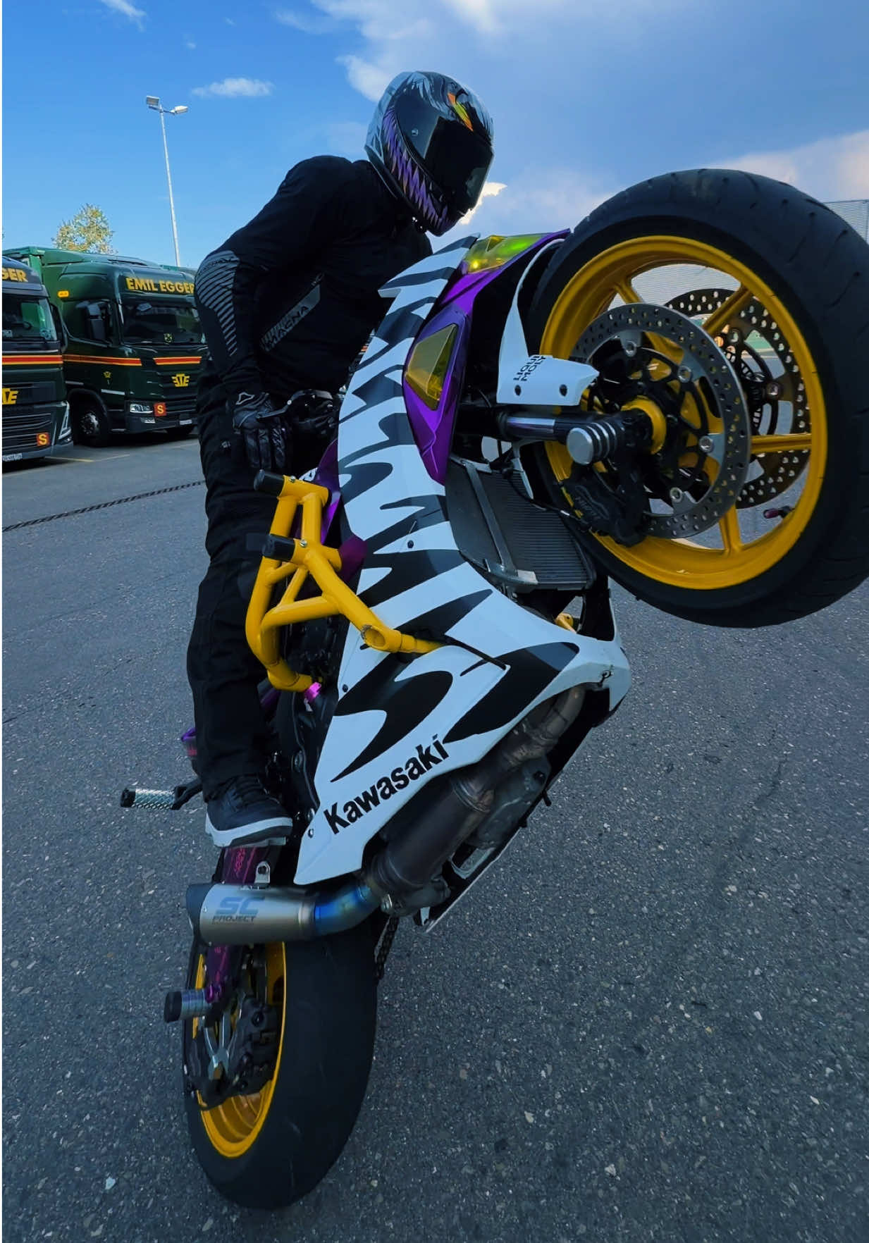 @Michi_stuntrider